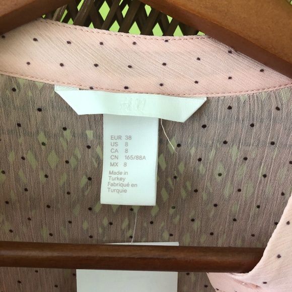 🌿 2/20 Ruffled blush polka dot button down - Picture 2 of 4